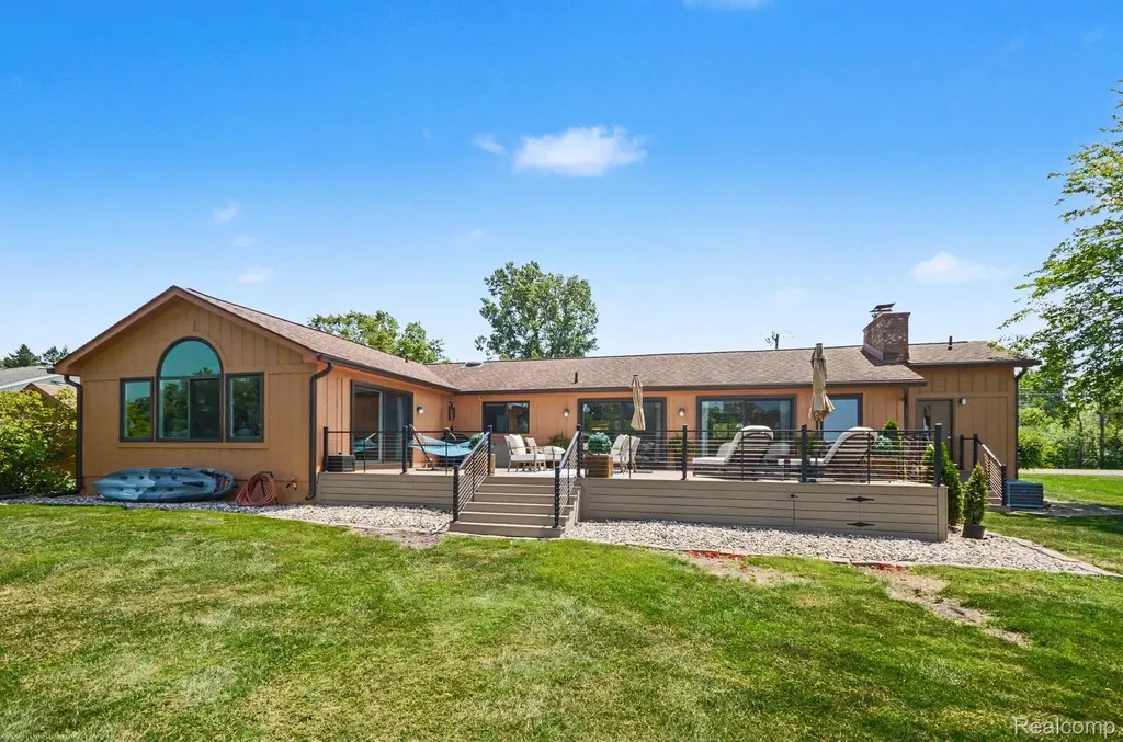 160 Wolverine Drive Wolverine Lake Village MI 48390