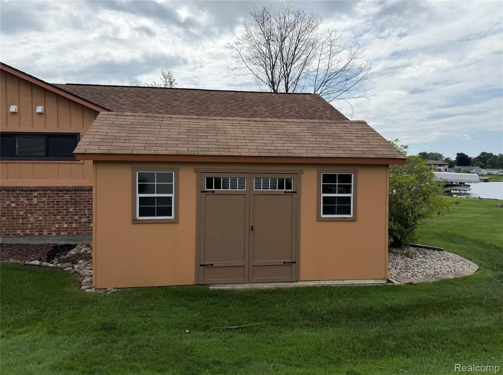 160 Wolverine Drive Wolverine Lake Village MI 48390