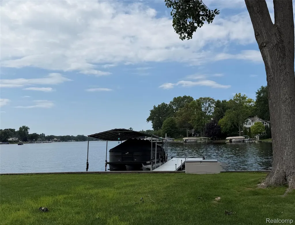 160 Wolverine Drive Wolverine Lake Village MI 48390