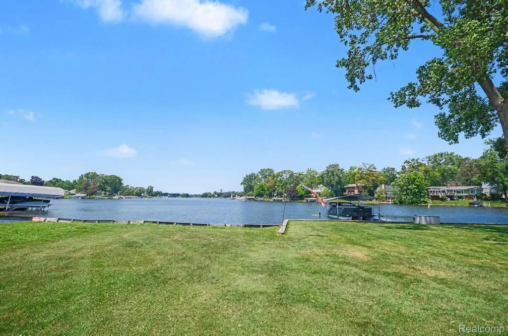 160 Wolverine Drive Wolverine Lake Village MI 48390