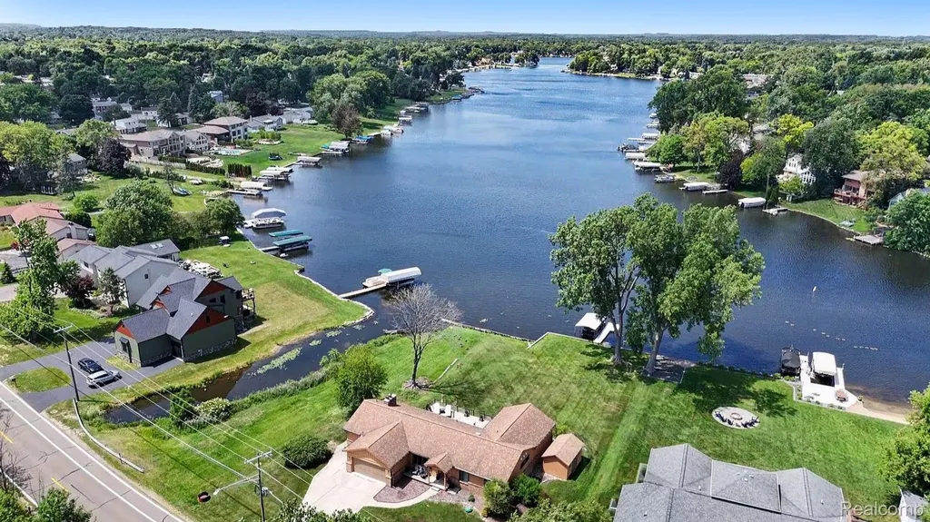 160 Wolverine Drive Wolverine Lake Village MI 48390