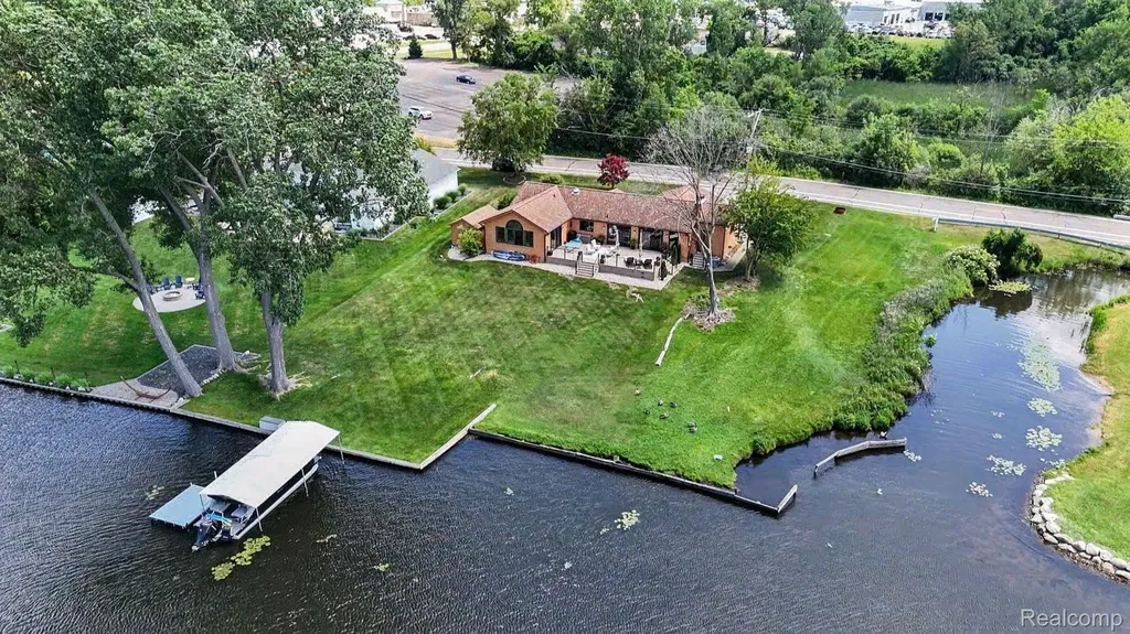 160 Wolverine Drive Wolverine Lake Village MI 48390