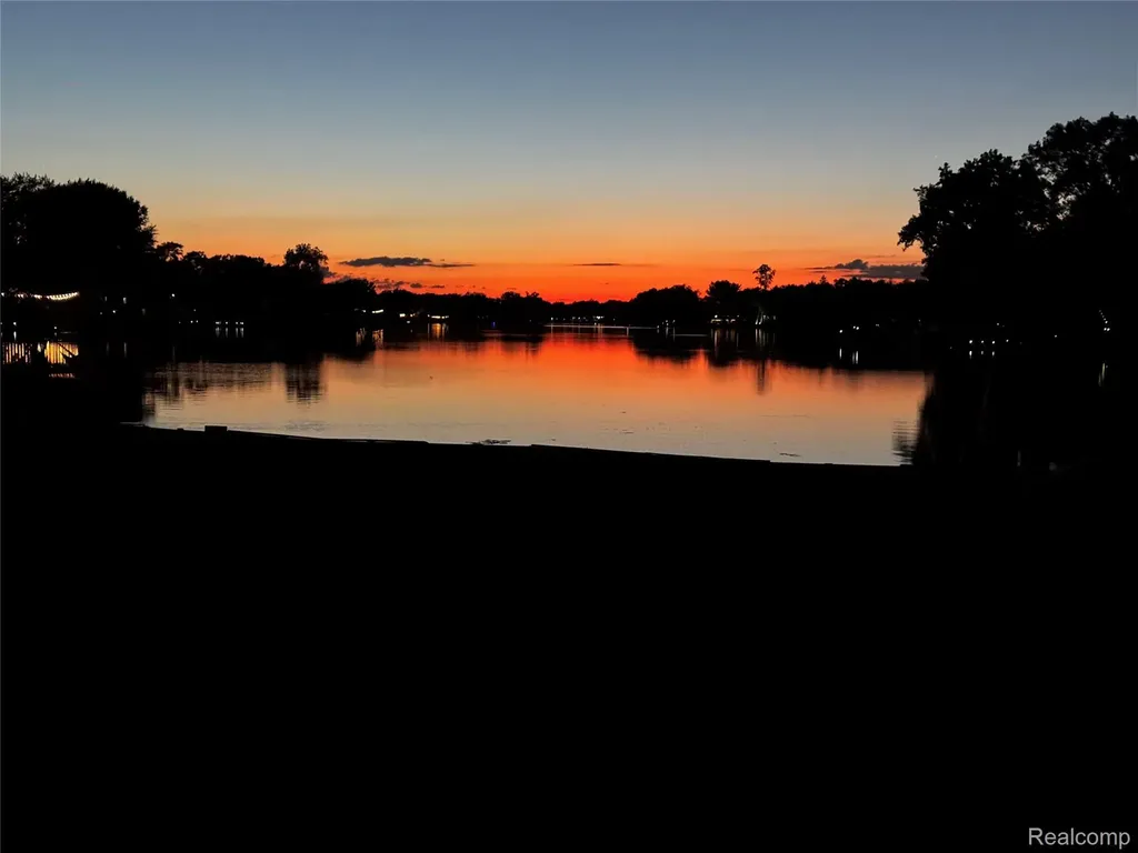160 Wolverine Drive Wolverine Lake Village MI 48390