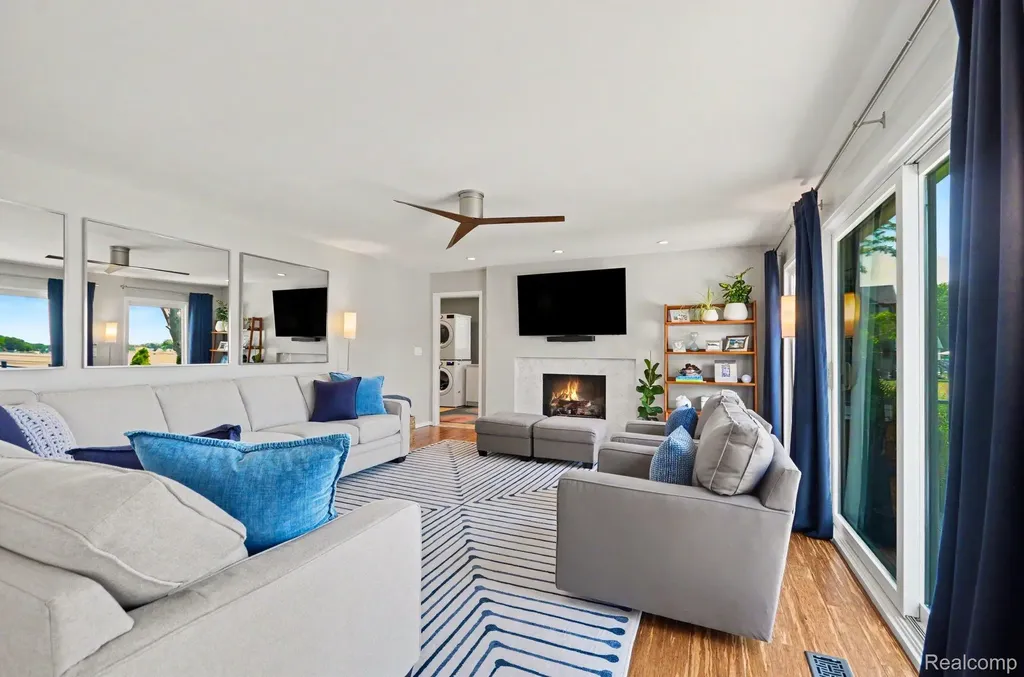 160 Wolverine Drive Wolverine Lake Village MI 48390