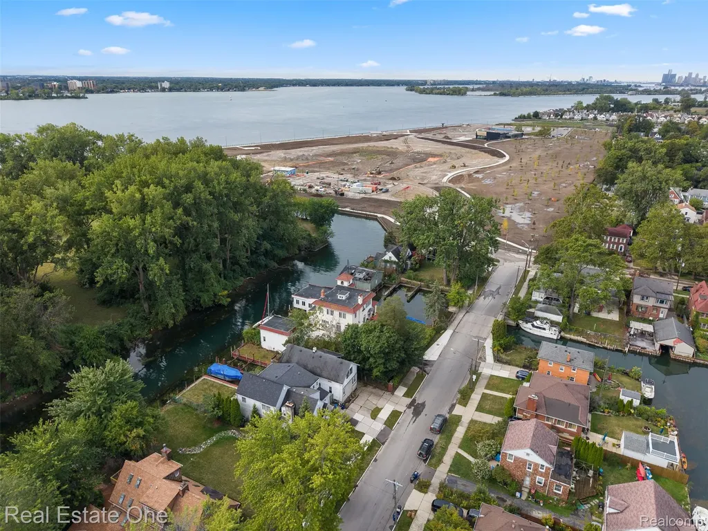 14356 Harbor Island Detroit City MI 48215