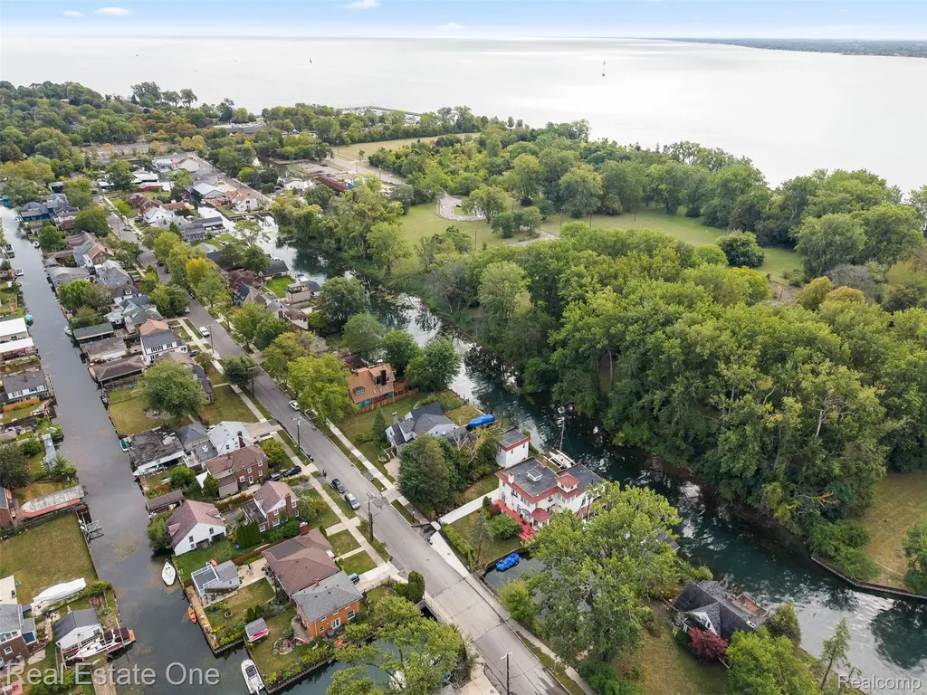 14356 Harbor Island Detroit City MI 48215