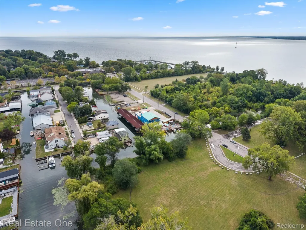 14356 Harbor Island Detroit City MI 48215