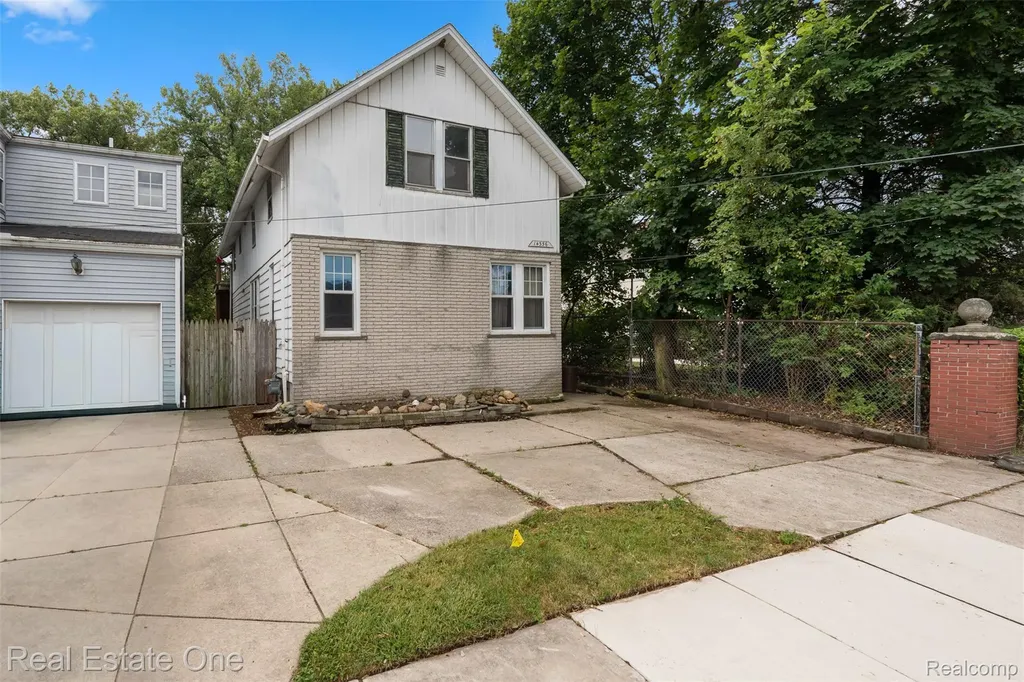 14356 Harbor Island Detroit City MI 48215