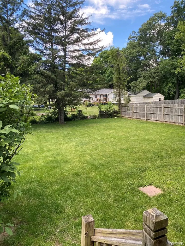 9523 Waite Drive Tyrone Township MI 48430