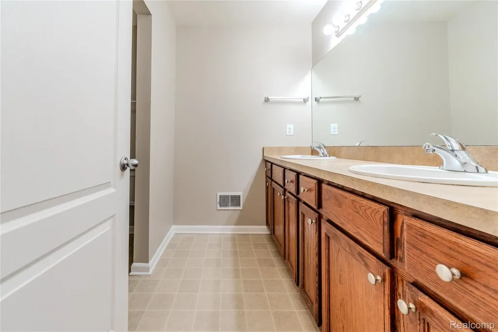 1030 Lorenzo Court Troy City MI 48085
