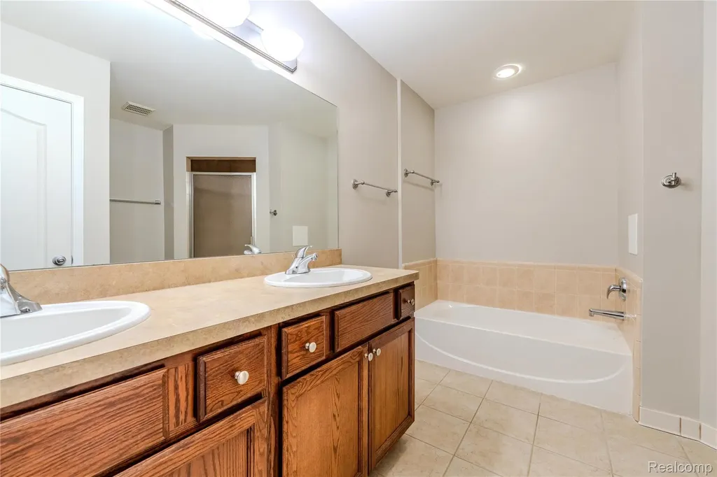 1030 Lorenzo Court Troy City MI 48085