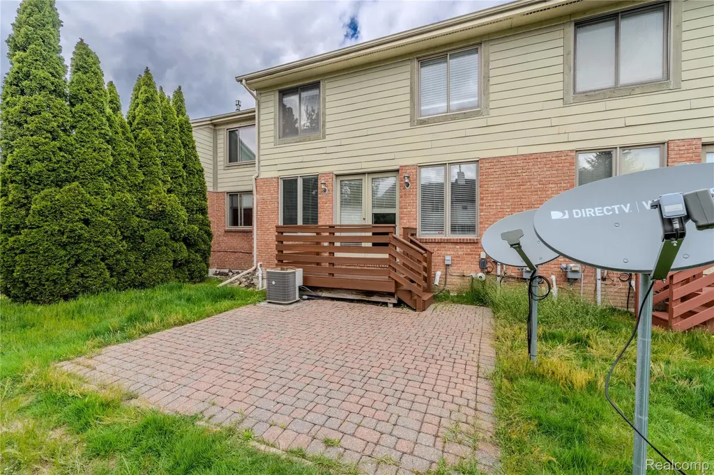 1030 Lorenzo Court Troy City MI 48085