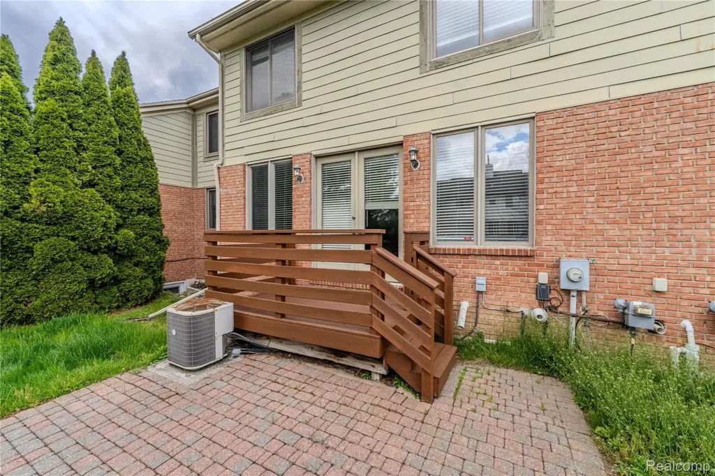 1030 Lorenzo Court Troy City MI 48085
