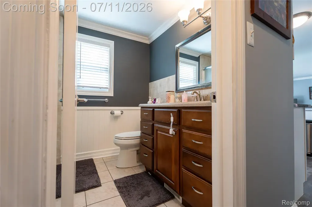 33755 Vista Way Fraser City MI 48026