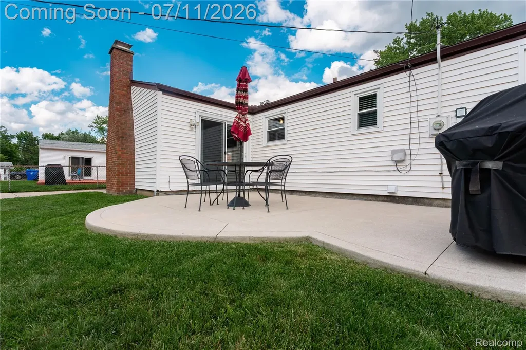 33755 Vista Way Fraser City MI 48026