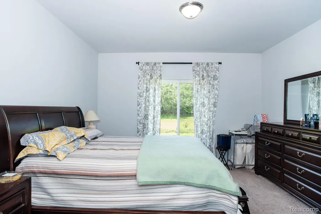 29509 Woodpark Circle Warren City MI 48092