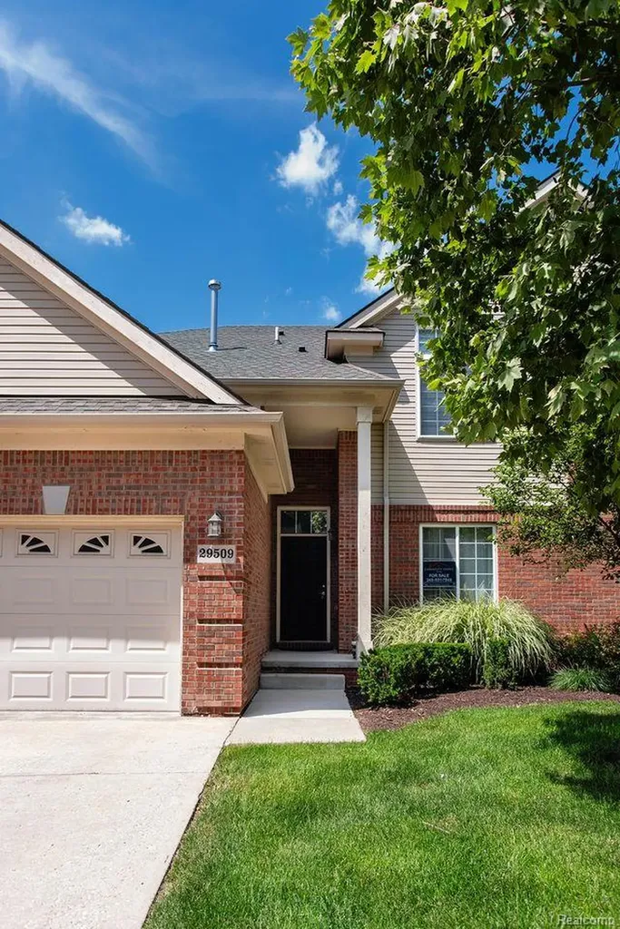 29509 Woodpark Circle Warren City MI 48092