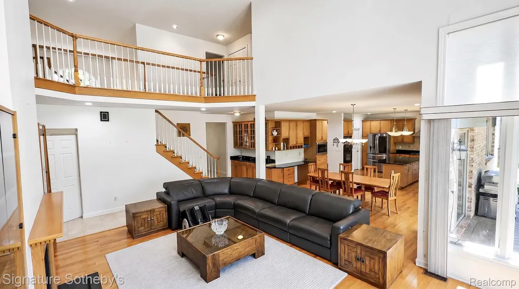 6925 Elm Park Drive Troy City MI 48098