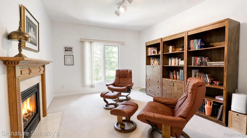 6925 Elm Park Drive Troy City MI 48098