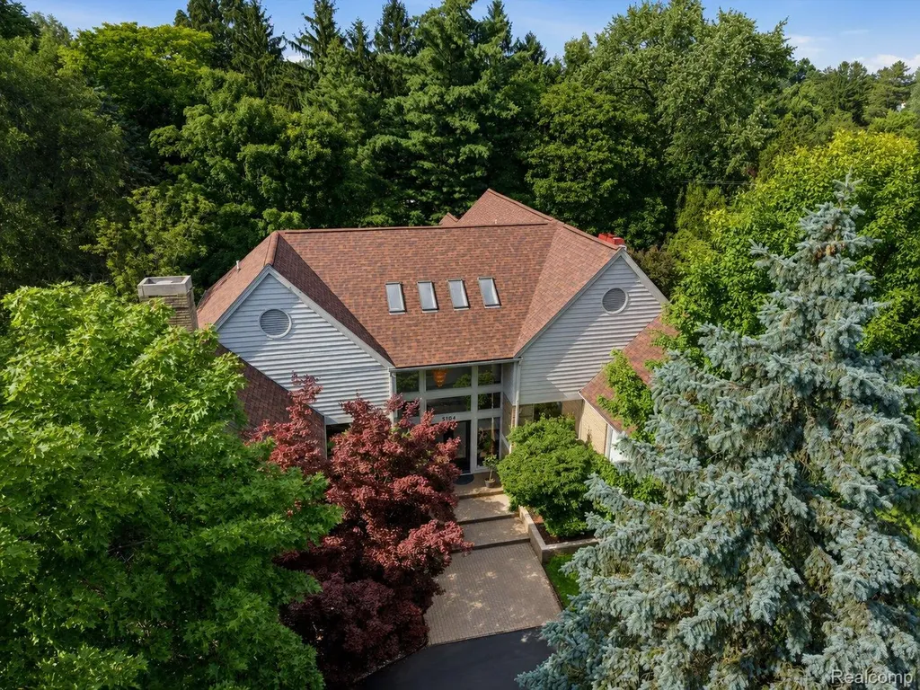 3104 Quarton Road Bloomfield Charter Township MI 48304