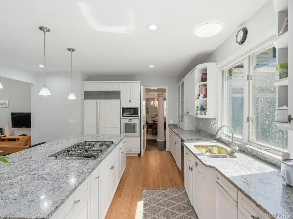 3104 Quarton Road Bloomfield Charter Township MI 48304