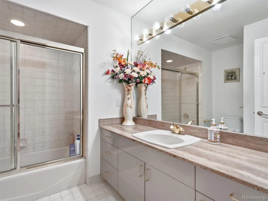 3104 Quarton Road Bloomfield Charter Township MI 48304