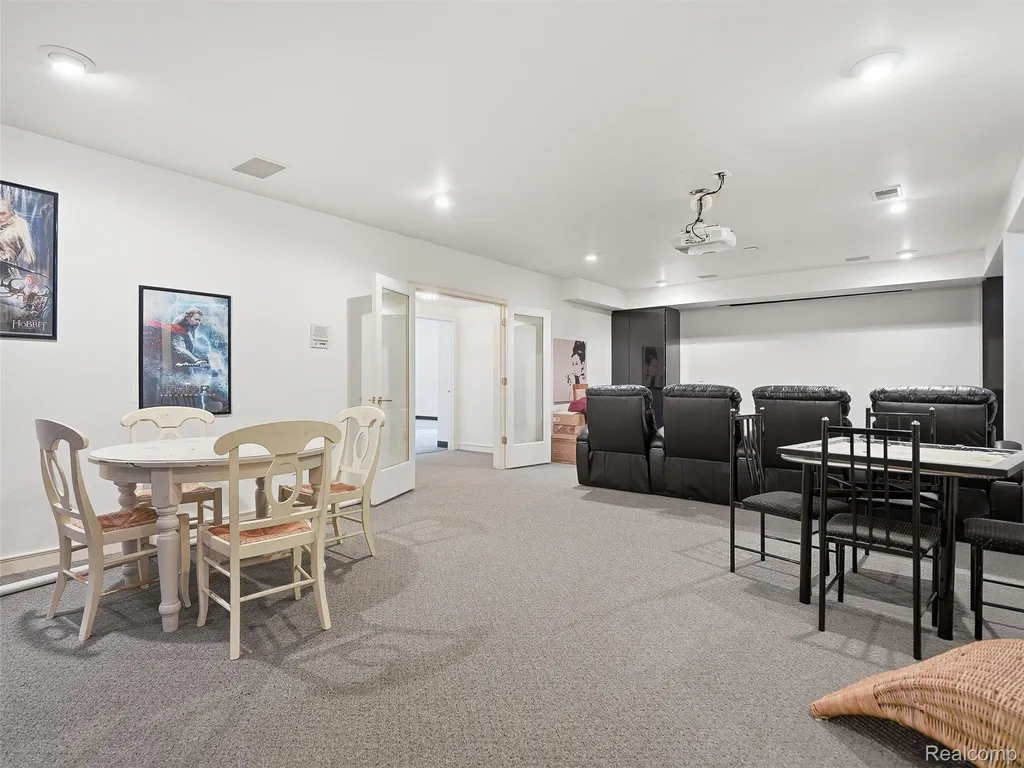 3104 Quarton Road Bloomfield Charter Township MI 48304