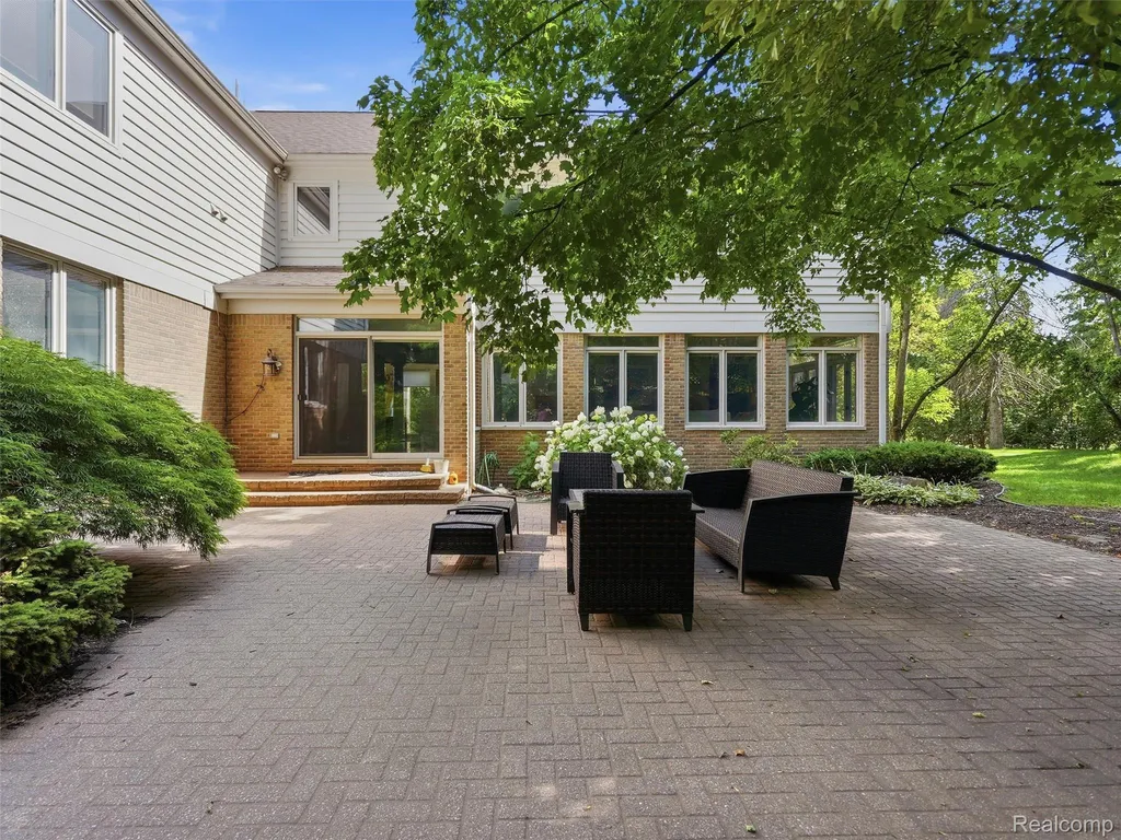 3104 Quarton Road Bloomfield Charter Township MI 48304