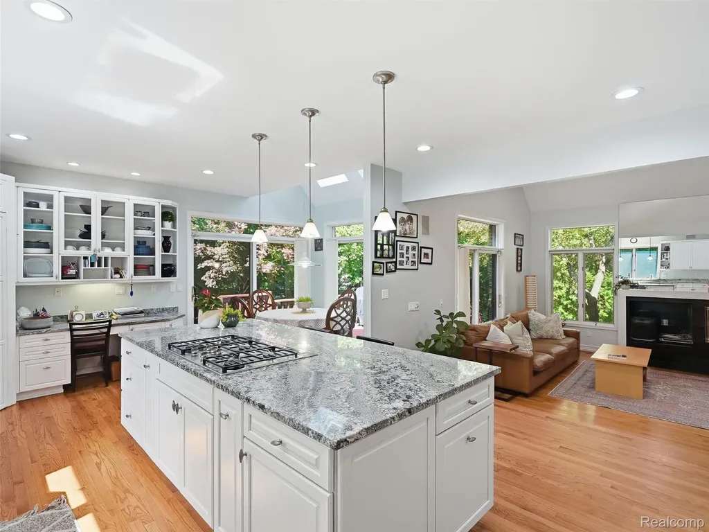 3104 Quarton Road Bloomfield Charter Township MI 48304