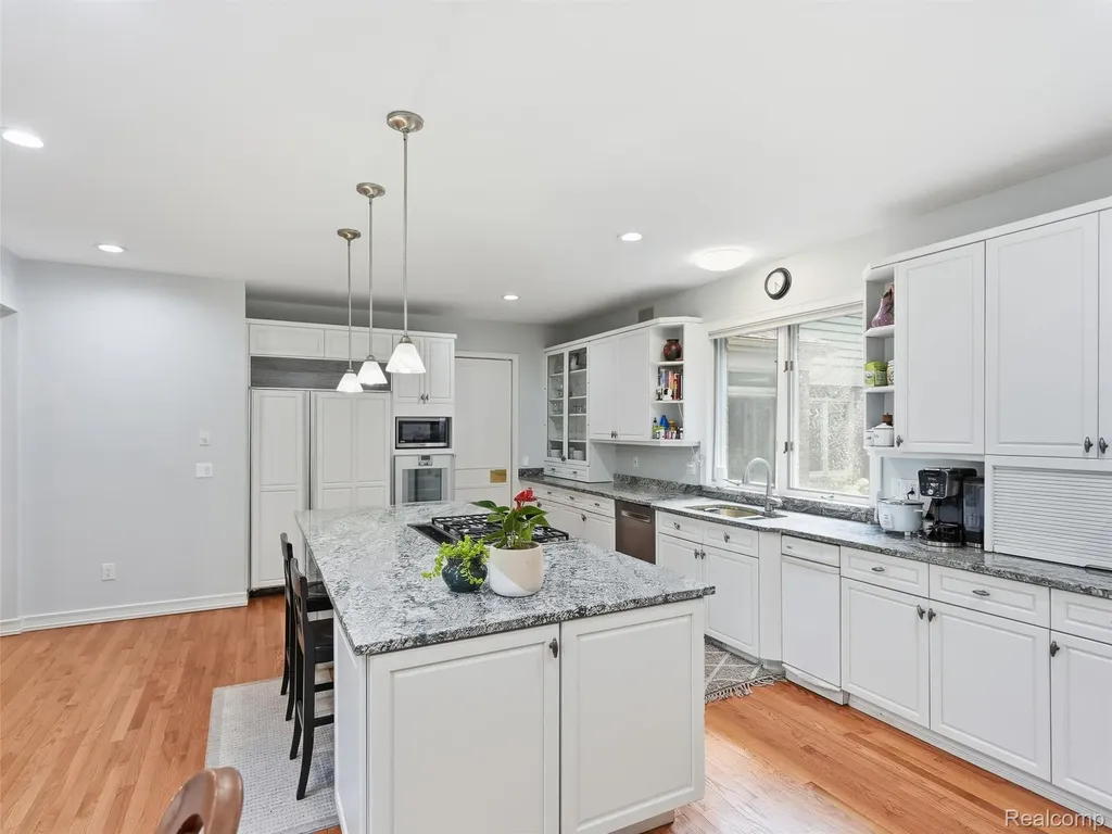 3104 Quarton Road Bloomfield Charter Township MI 48304