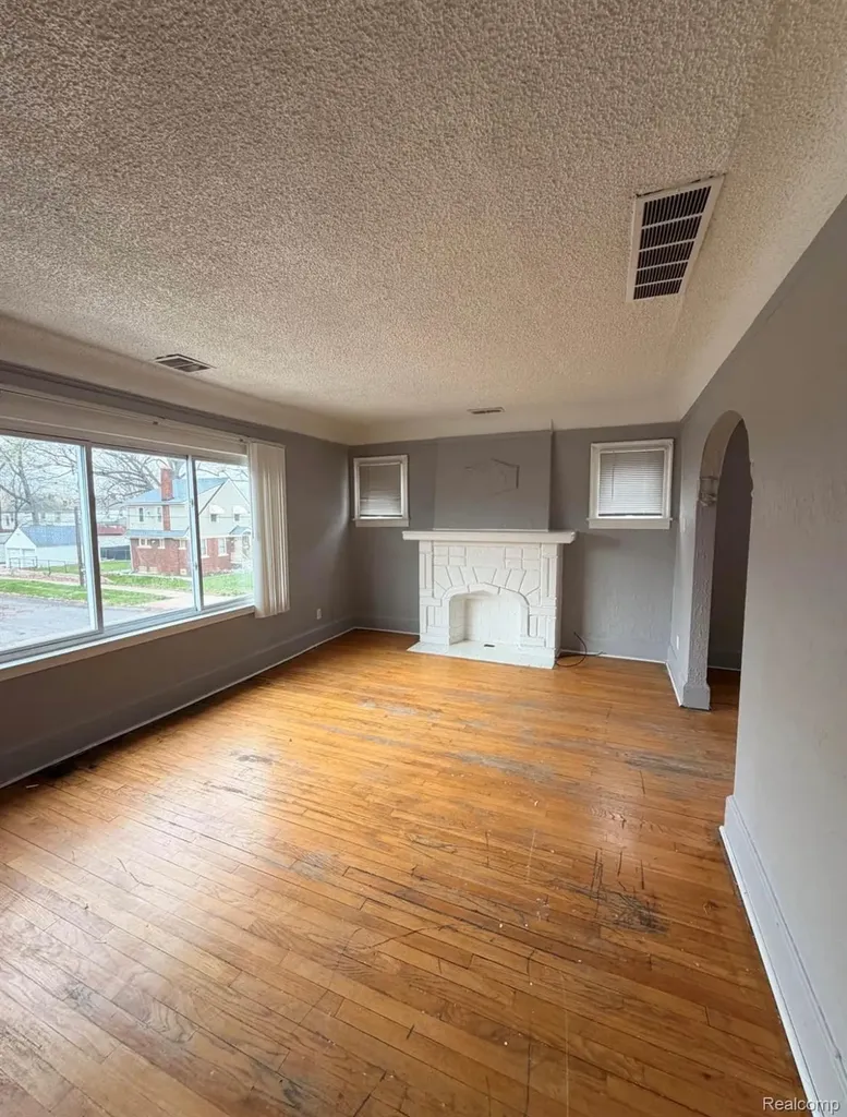15794 Ohio Street Detroit City MI 48238