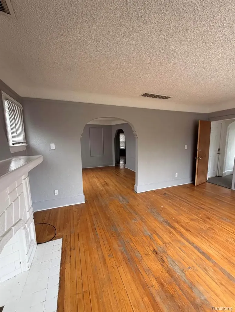 15794 Ohio Street Detroit City MI 48238