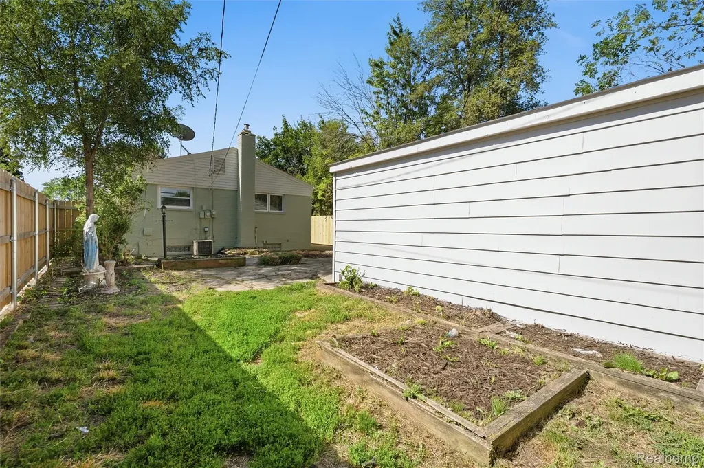19597 Stafford Street Clinton Charter Township MI 48035