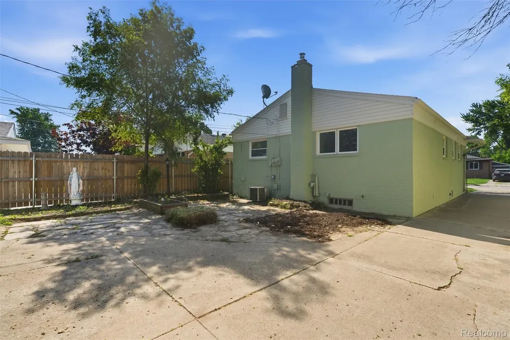 19597 Stafford Street Clinton Charter Township MI 48035