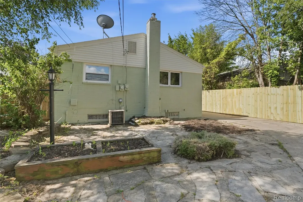 19597 Stafford Street Clinton Charter Township MI 48035