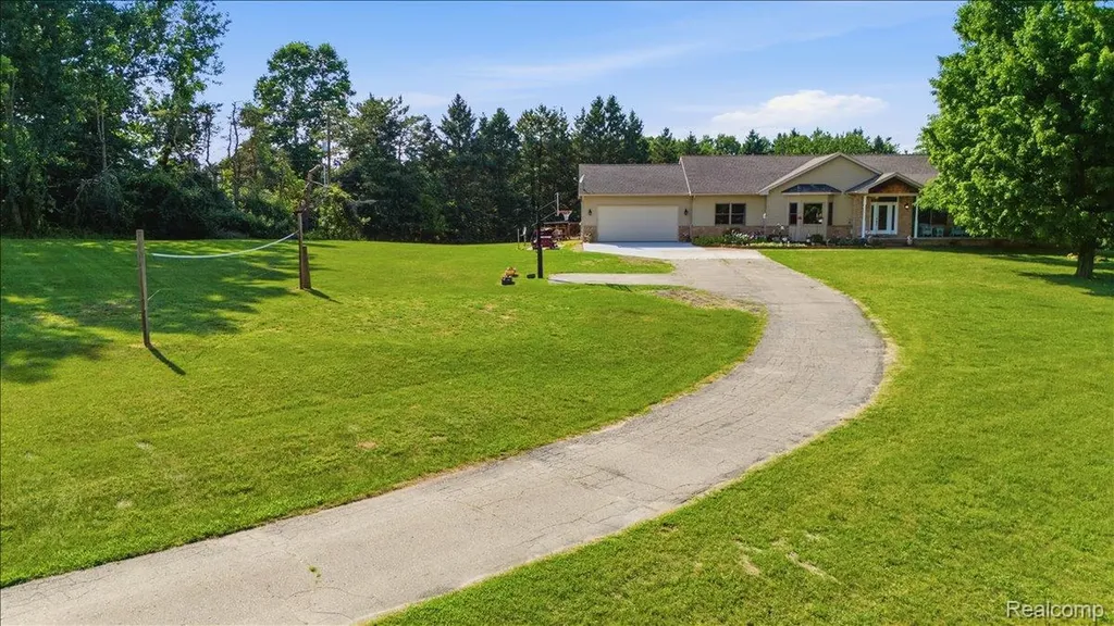 1350 Bald Eagle Lake Road Groveland Township MI 48462
