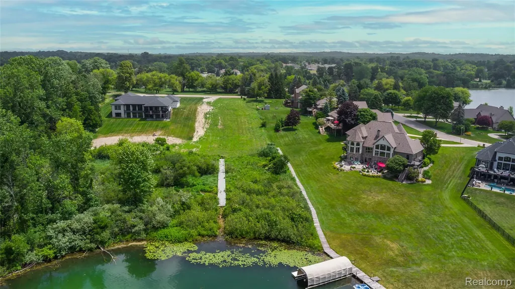 4172 Northshore Drive Fenton Charter Township MI 48430