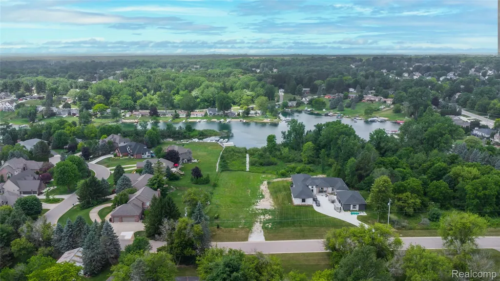 4172 Northshore Drive Fenton Charter Township MI 48430