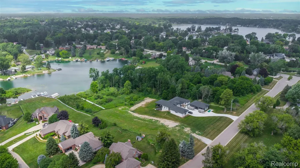 4172 Northshore Drive Fenton Charter Township MI 48430
