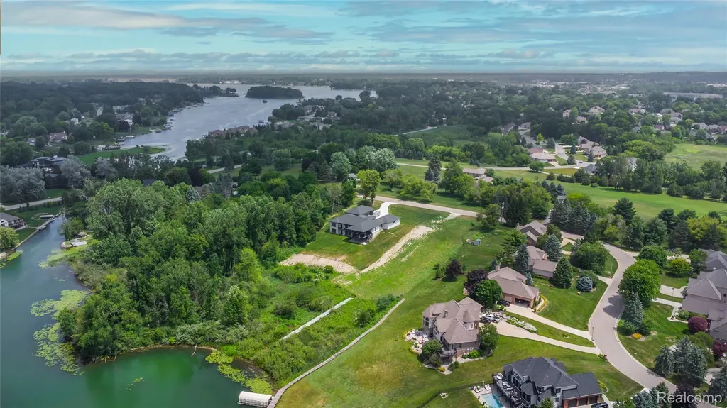 4172 Northshore Drive Fenton Charter Township MI 48430