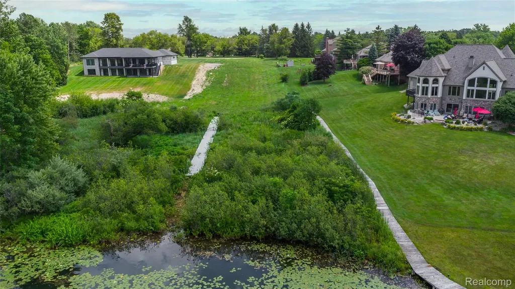 4172 Northshore Drive Fenton Charter Township MI 48430