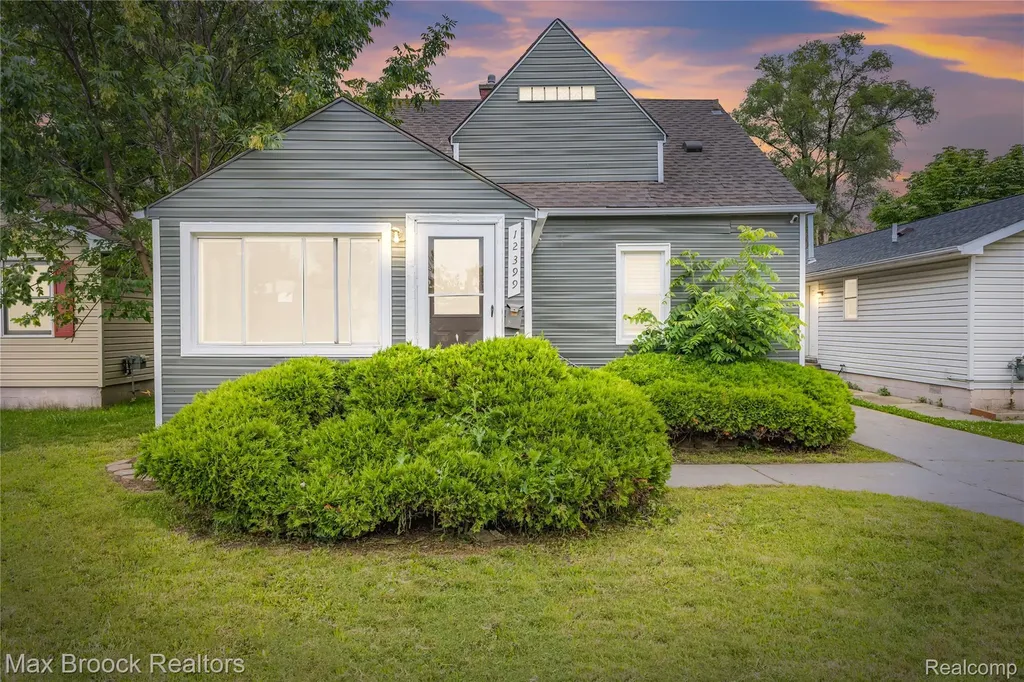 12399 Prospect Avenue Warren City MI 48089