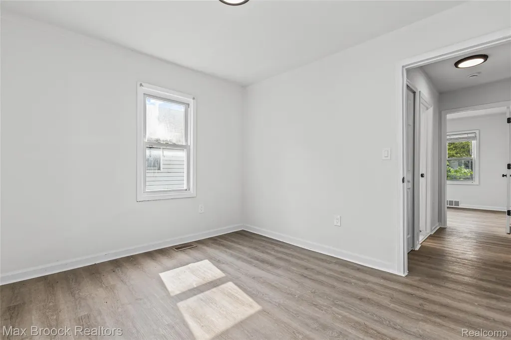 12399 Prospect Avenue Warren City MI 48089