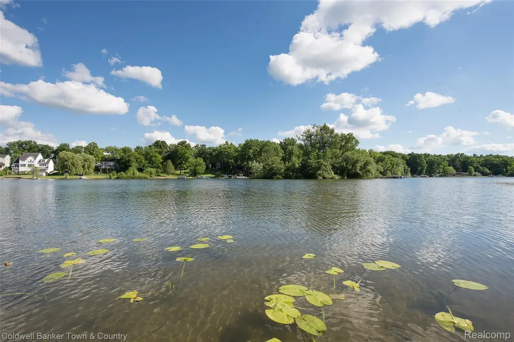 11634 Island Court Hartland Township MI 48353