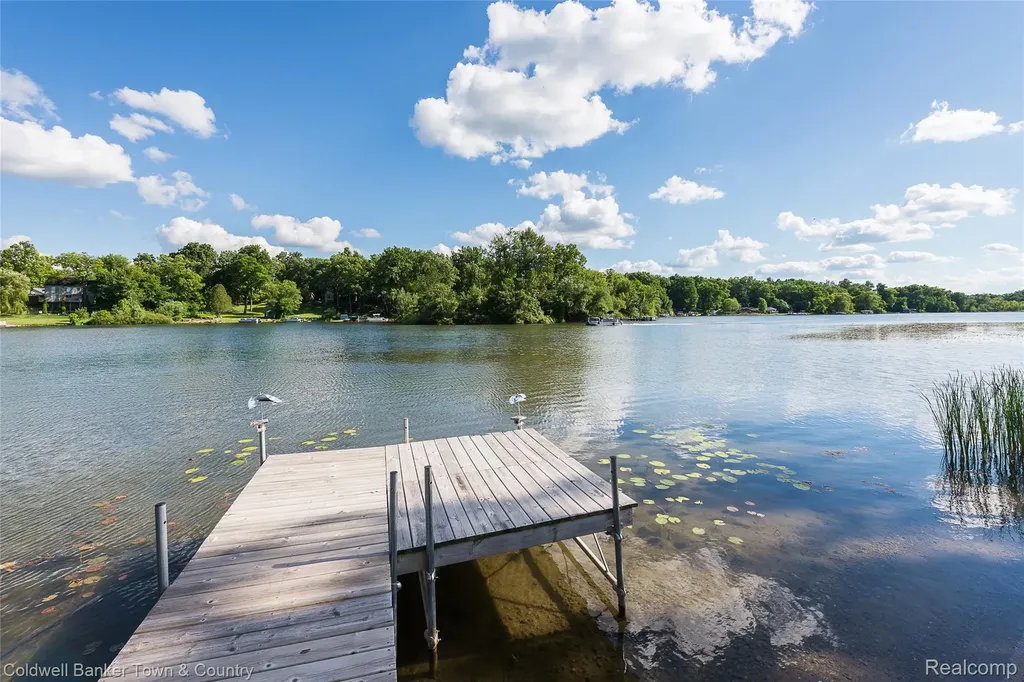 11634 Island Court Hartland Township MI 48353