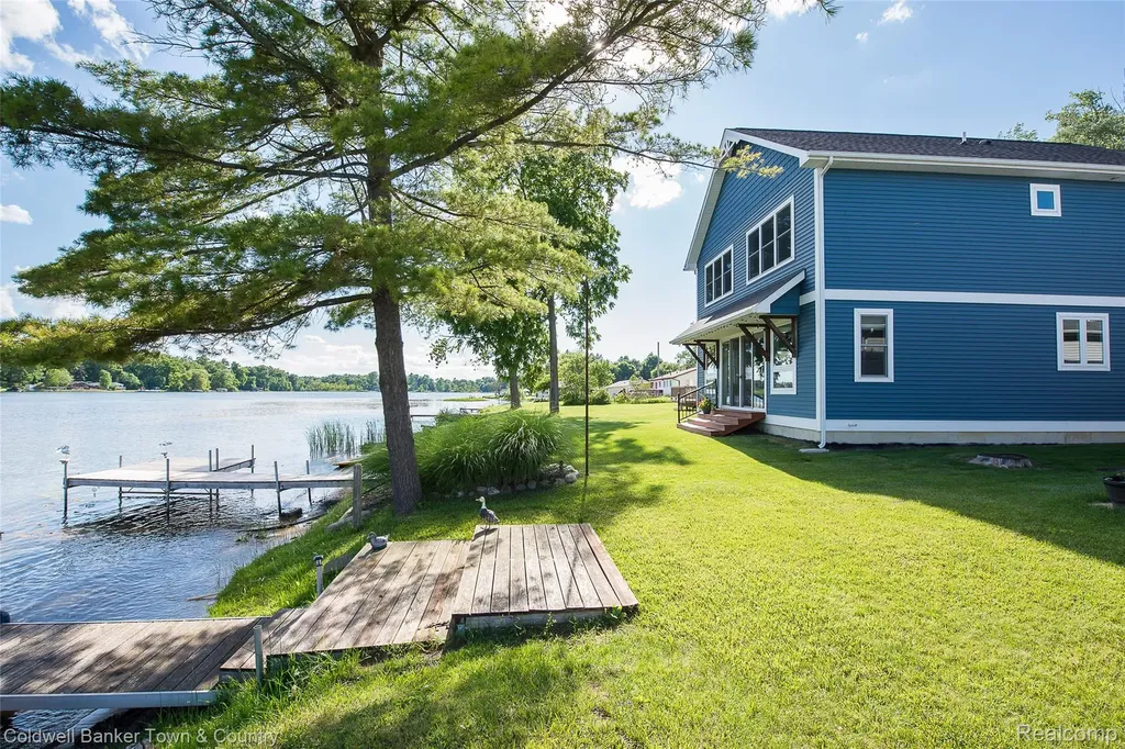 11634 Island Court Hartland Township MI 48353