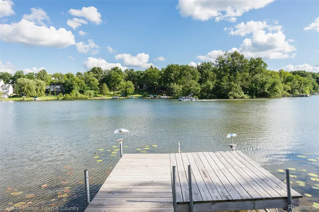 11634 Island Court Hartland Township MI 48353
