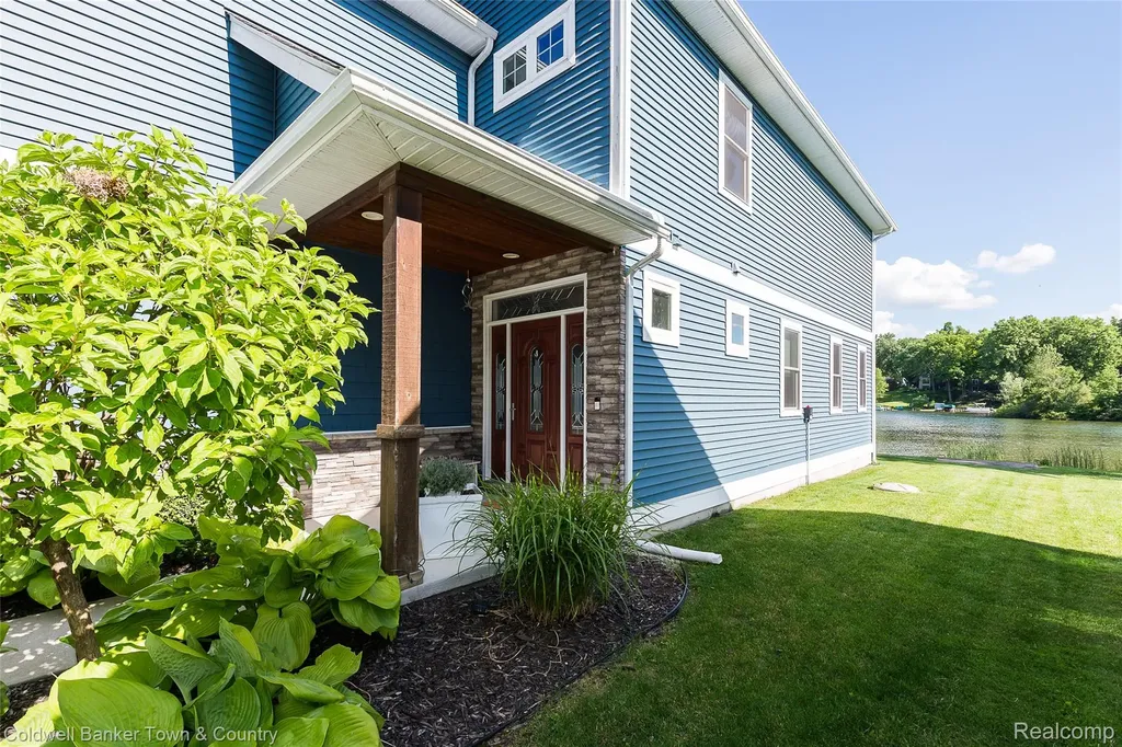 11634 Island Court Hartland Township MI 48353