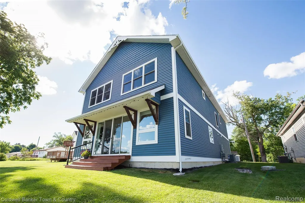 11634 Island Court Hartland Township MI 48353