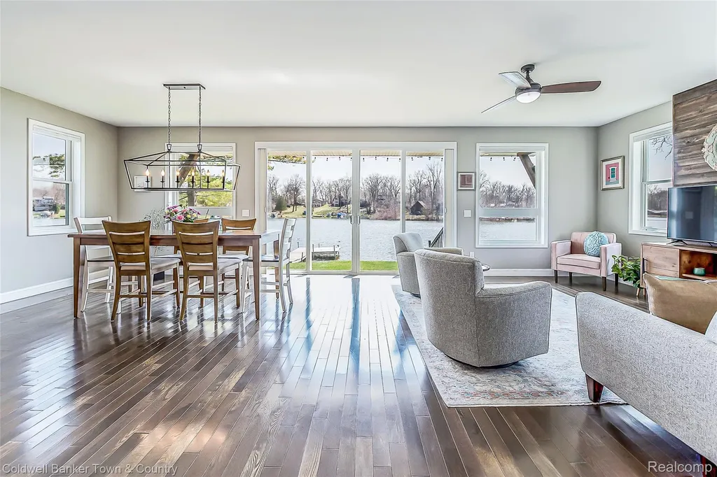 11634 Island Court Hartland Township MI 48353